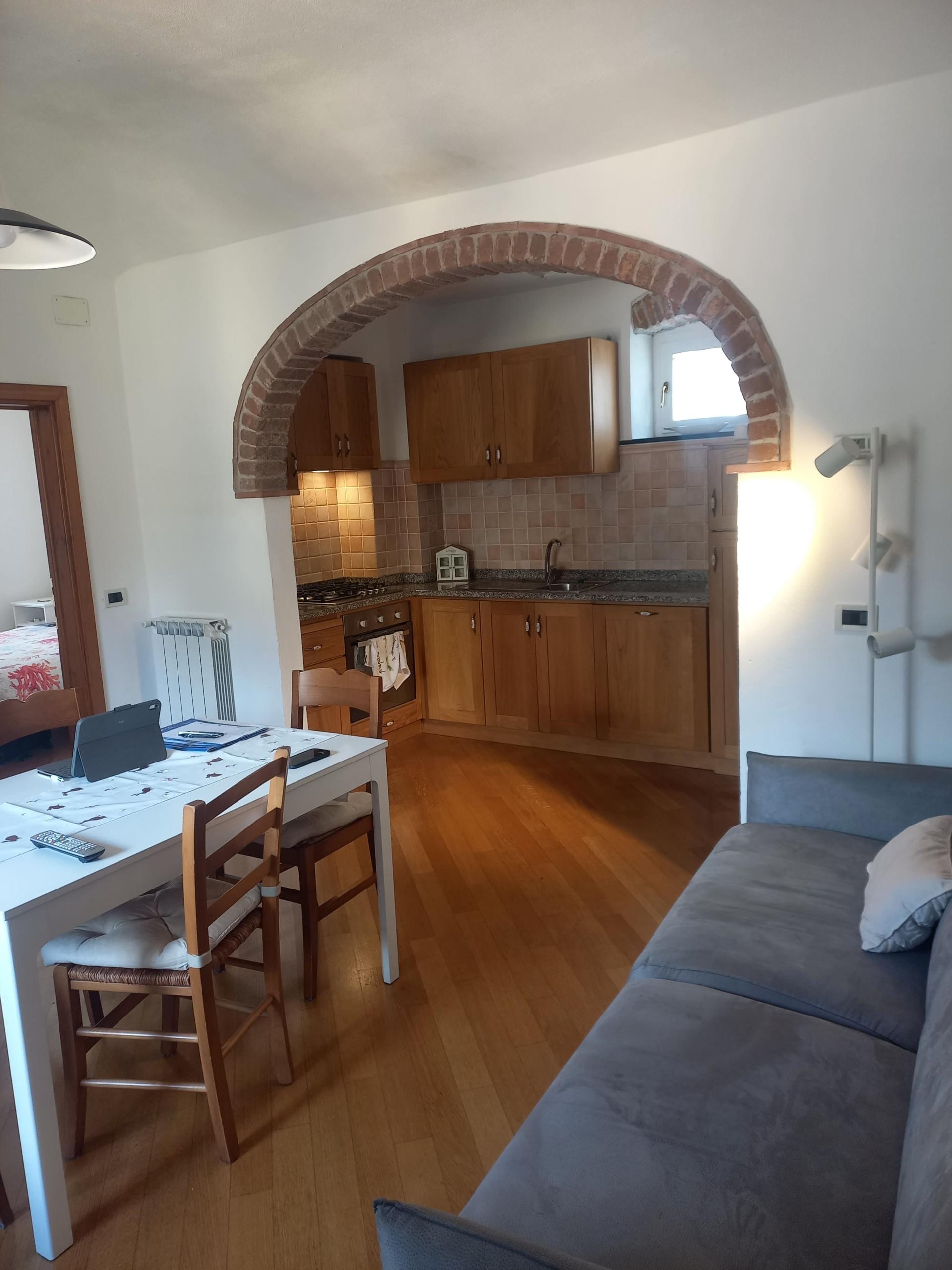 20260425_104516 S. Margerita L., zona ghiaia a due passi dal mare, vendesi appartamento mq 60, composto da: soggiorno con cucina aperta sul soggiorno, 2 camere, bagno. Ultimo piano con ascensore.L’appartamento è in ottimo stato di conservazione.Dotato di aria condizionata e riscaldamento autonomo.